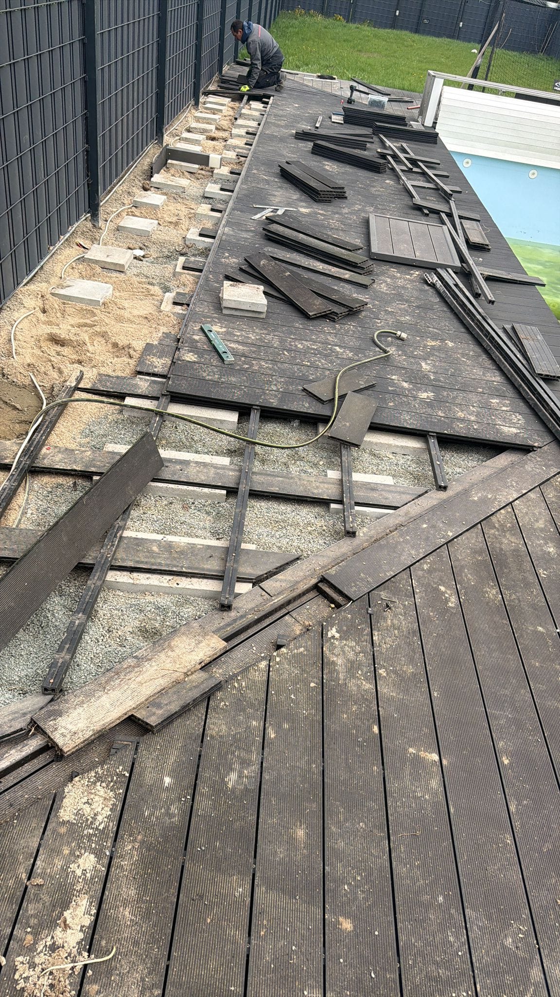 Poolterrasse vor Sanierung – Galabau Projekt Hamburg
